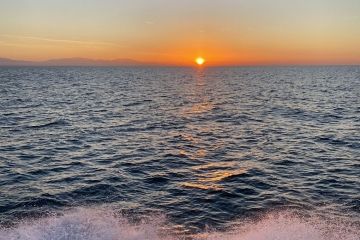 Fiesta en barco "Puesta de sol en el Egadi": aperitivo con unas vistas impresionantes