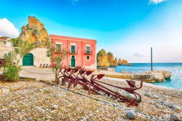 Scopello cosa vedere: il borgo, la tonnara e i faraglioni